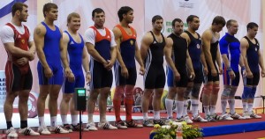 Апти Аухадов (крайний слева) на представлении атлетов