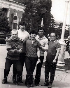 1970-е годы. Рамзан Цагараев (второй справа) в составе команды ДСО "Урожай" едет на российские соревнования.