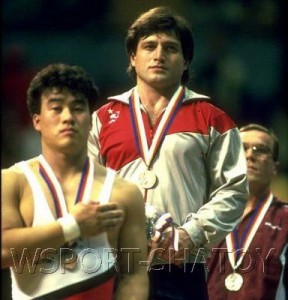 Исраил Арсамаков на высшей ступеньке пьедестала почета Олимпийских Игра 1988 года в Сеуле