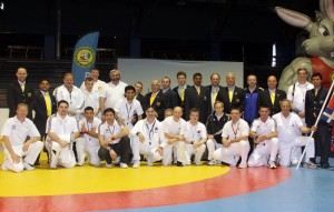 Наши судьи на турнире: справа налево 8-й в верхнем ряду - Айдамир Абдулаев, 8-й в нижнем ряду - Иса Гамбулатов 